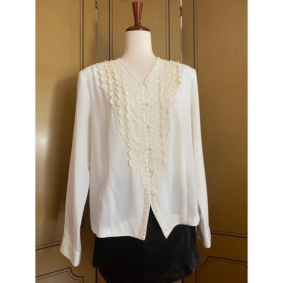 Vintage blouse with lace and pearls, size L - Picture 2 of 8